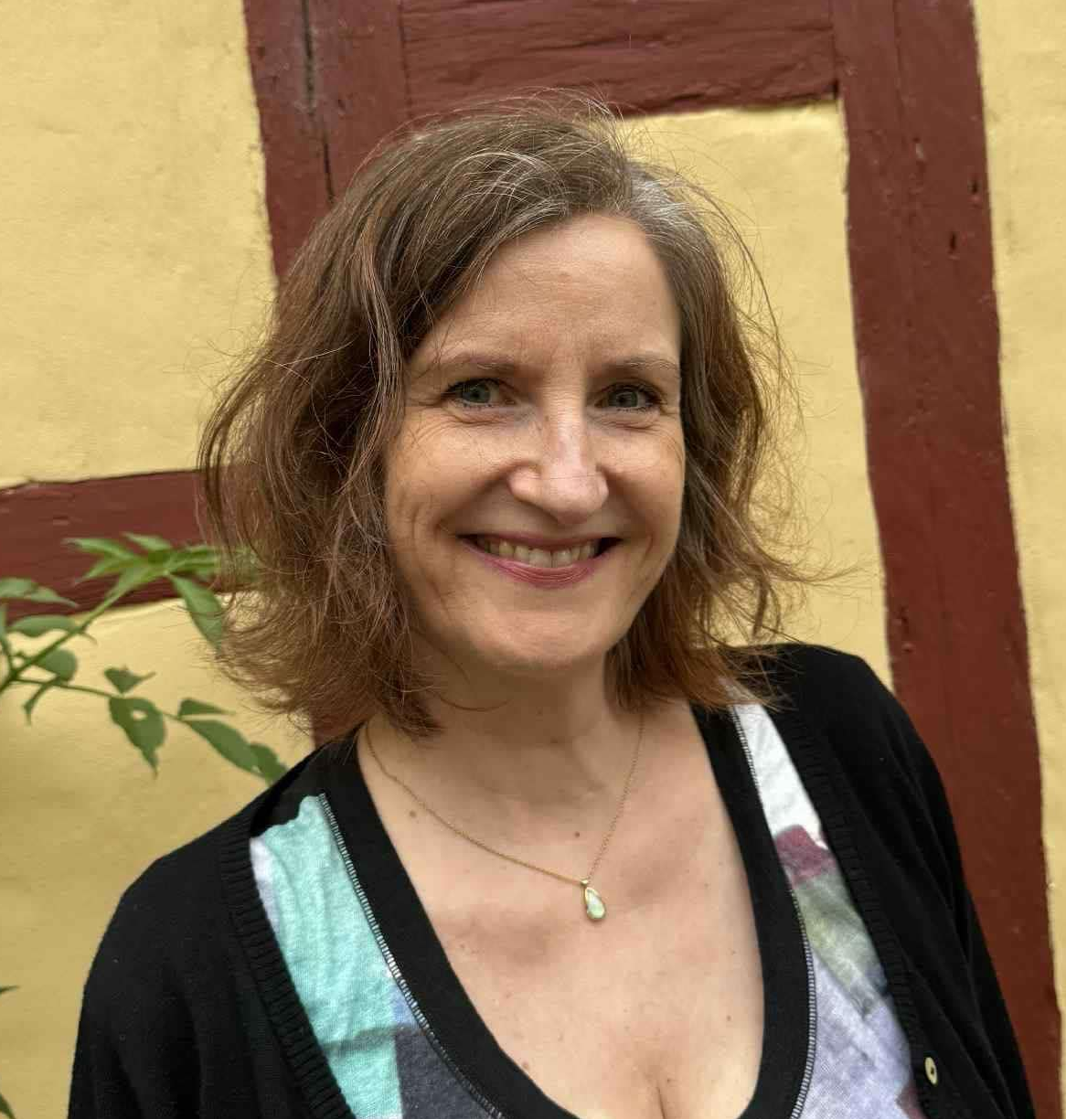 Helene Hjortlund, forfatter og foredragsholder i sit kreative arbejdsmiljø